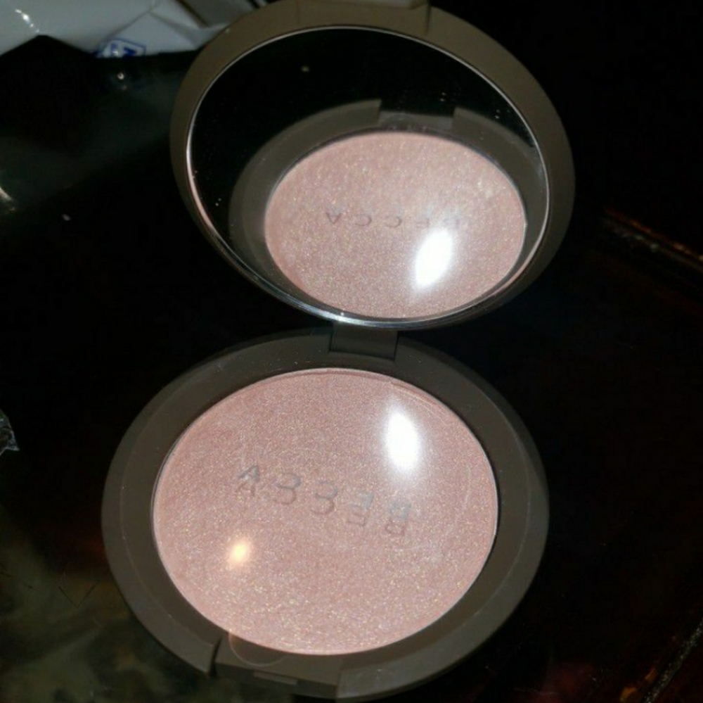 BECCA Pressed Highlighter in Rose Quartz